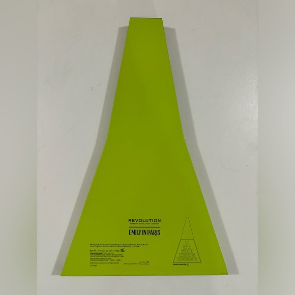 NWT Makeup Revolution X Emily in Paris 15 Piece Eyeshadow Gift Set Palette - Picture 4 of 6